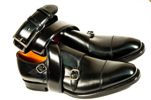Scarpe e accessori per uomo,doppia fibbia in vitello nero con doppia suola di cuoio cucita a mano.www.lucacalzature.it