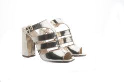 Sandali eleganti in vitello laminato oro e tacco alto, scegli i tuoi modelli preferiti.Shoponline Luca